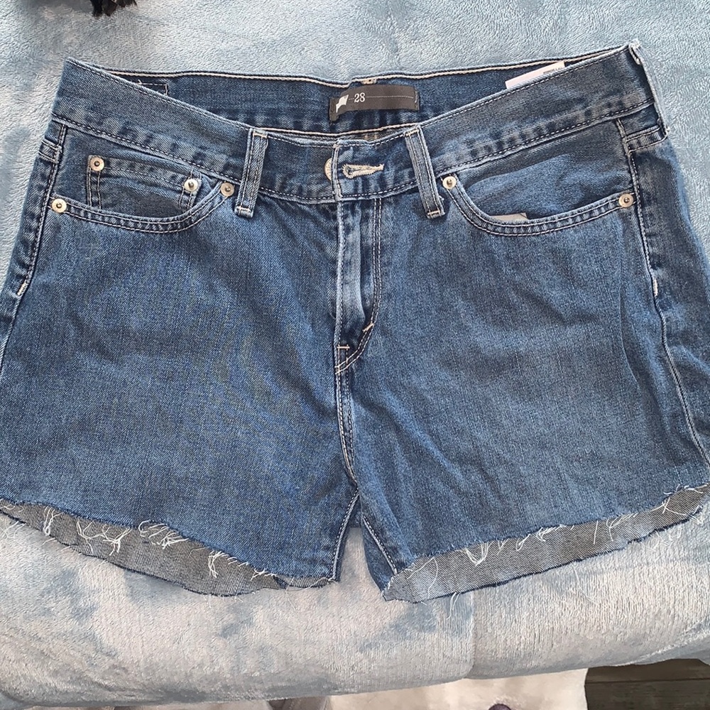 Women’s distressed Levi’s